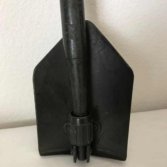 Portable Military Surplus Folding Spade - Picture 5 of 16